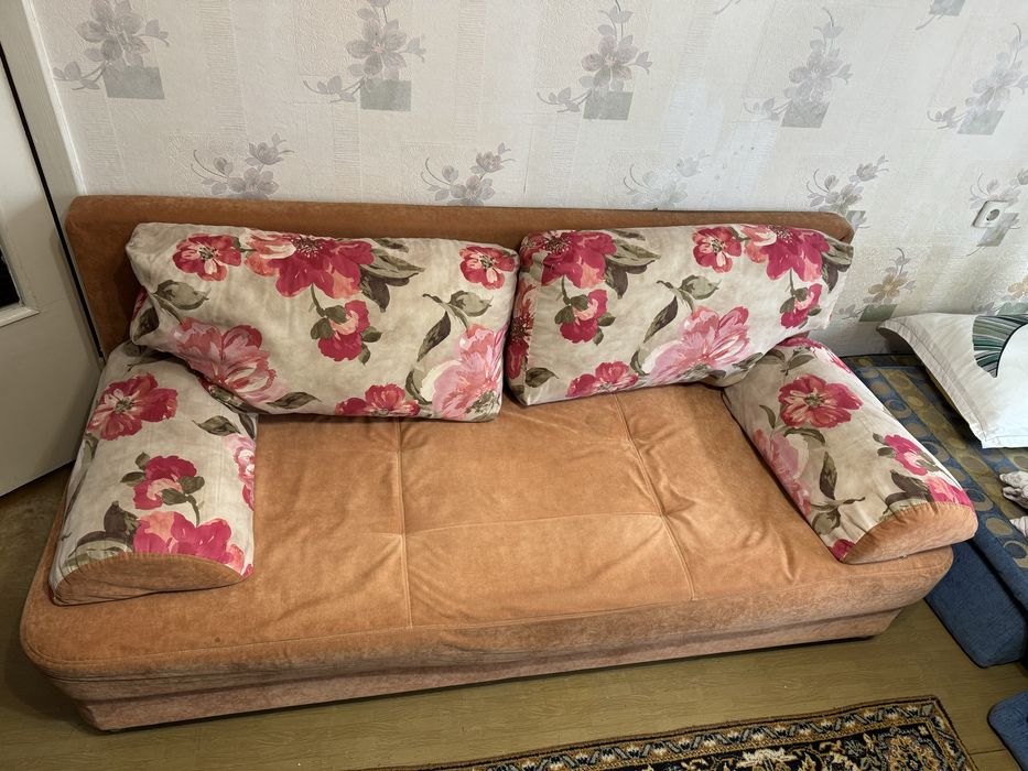 Диван тахта с подушками