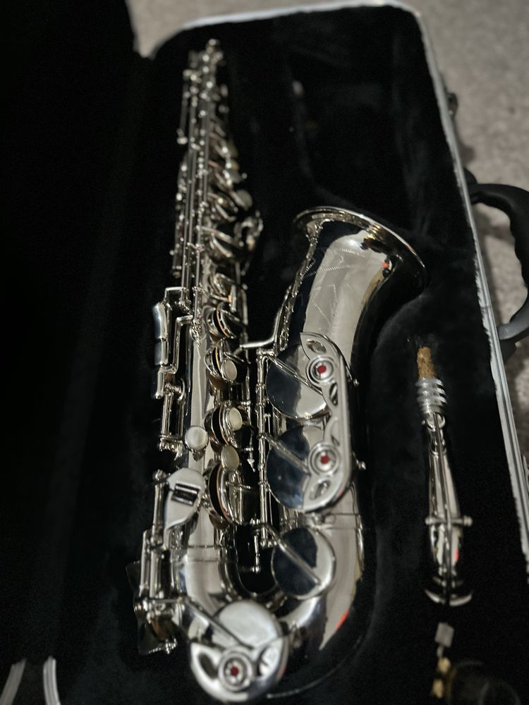 Vând Saxofon alto King