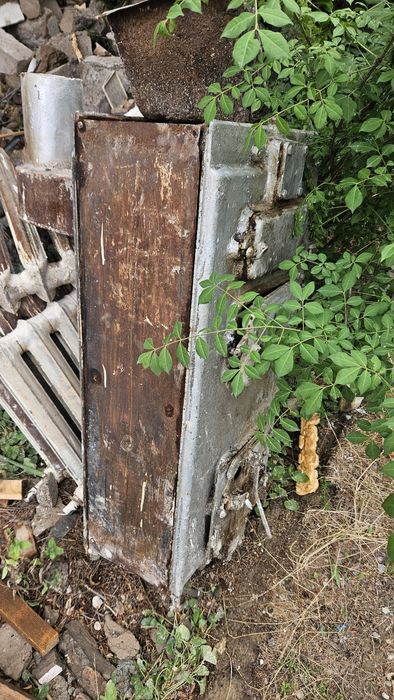 Продам чугунные  радиаторы и котёл