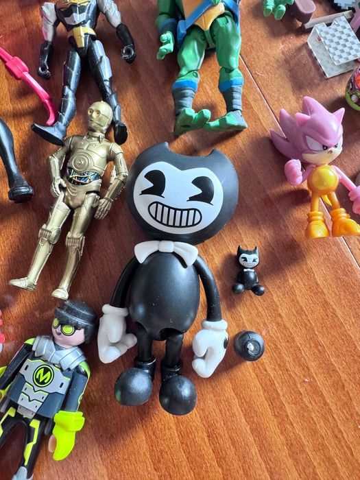 Лот оригинални играчки Спайдърмен, Батман, Майнкрафт и др.