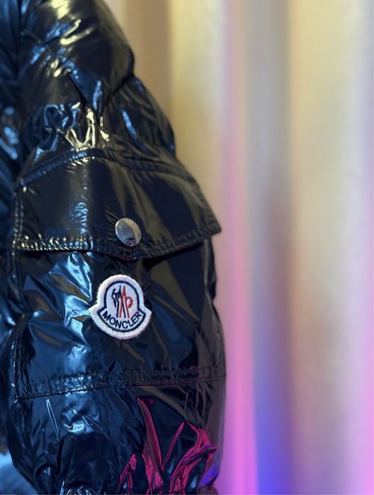 Geaca M.O.N.C.L.E.R negru lucios