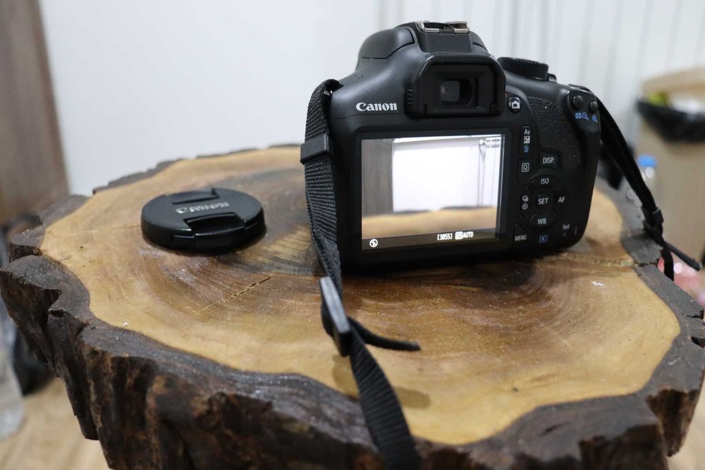 Canon EOS 1300D на 8000 кадъра
