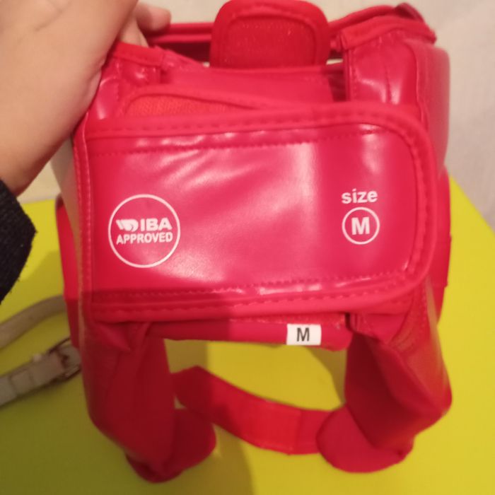 Продам боксерски шлем  размер M новыи сегодня взял проста денги  нужни