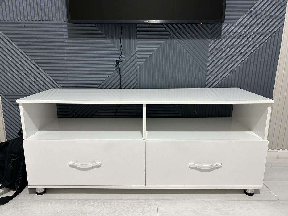 Тумбочка для гостиной