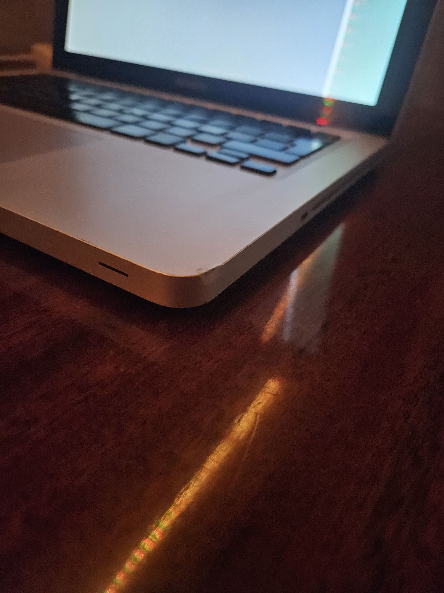 Macbook Pro - работещ