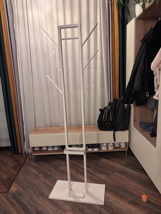 Cuier metalic stil scandinav