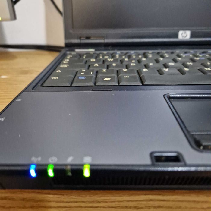 Лаптоп HP Compaq 6510b, клавиатура и мишка