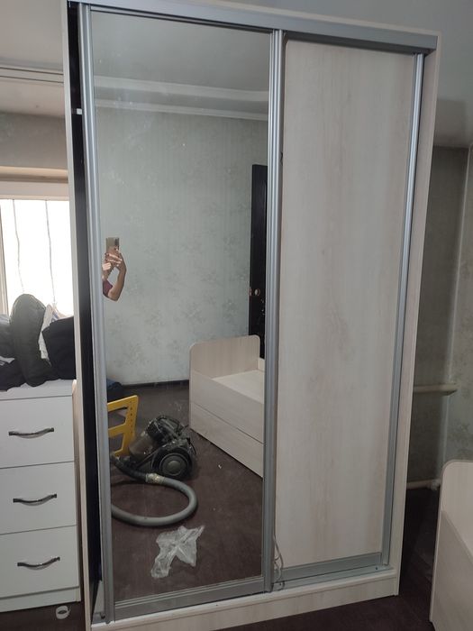 Продам шкаф с заркалом