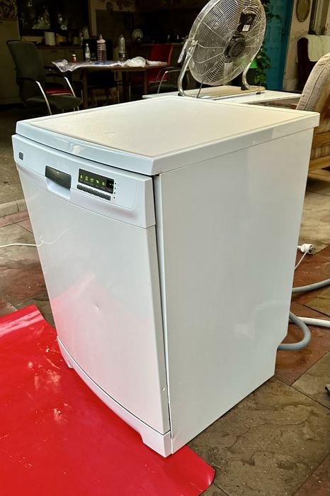 Masina de spalat vase, ELECTROLUX. Modrl XXL, stare ecelenta!