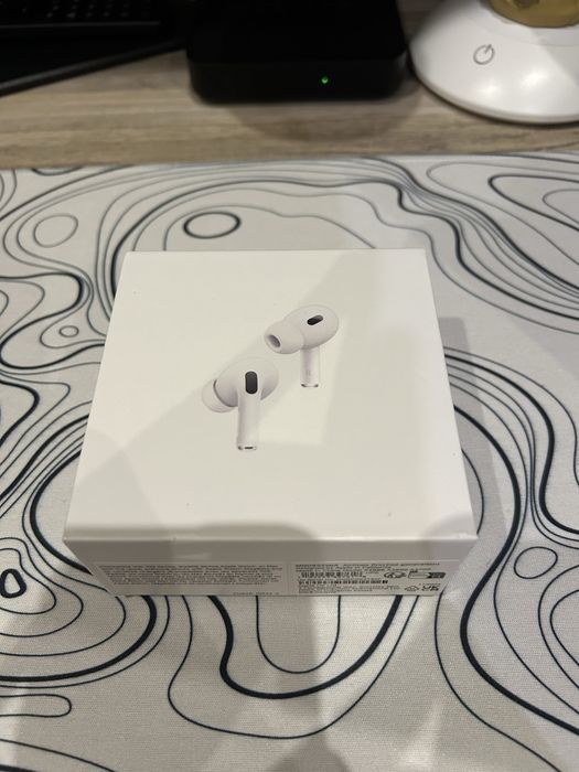 Airpods pro 2 с подърък защитен кейс!