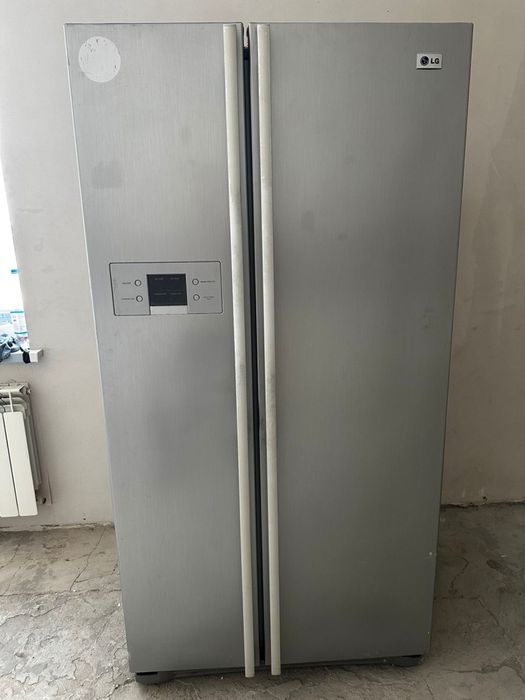 Продается холодильник LG с морозильной камерой
