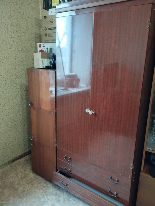 Отдам шкафы за плитку шоколада.