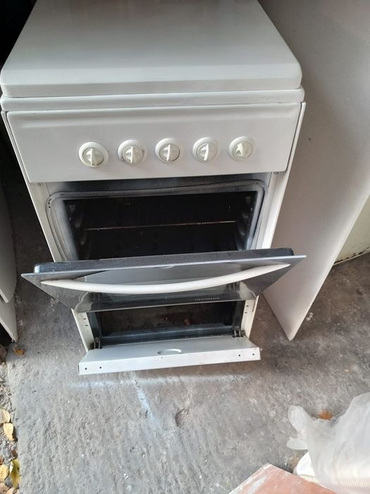 Vand aragaz cu 4 ochiuri