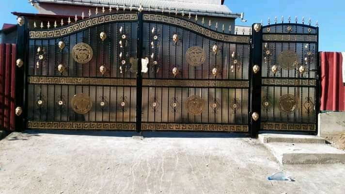 Porti, garduri si balcoane din fier forjat