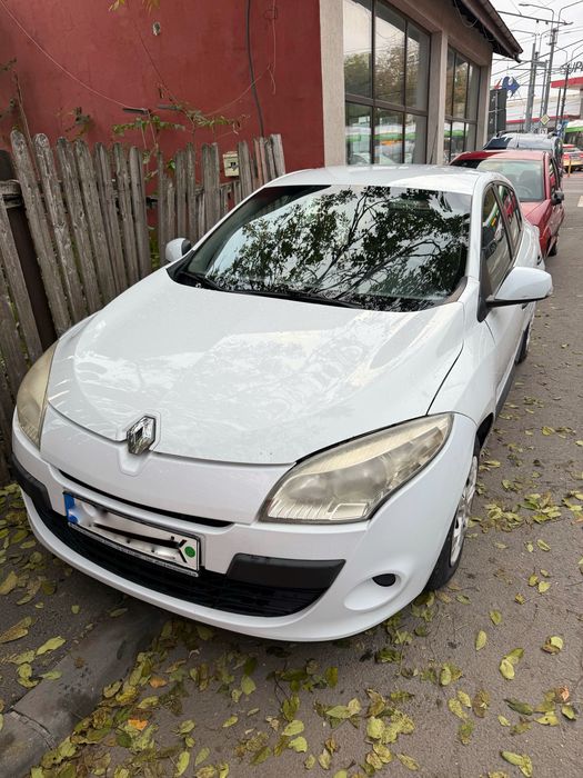Vand renault megan 3 usor avariat