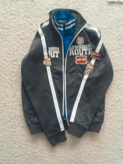 VAND BLUZA sport marimea xS,de calitate,import germania,noua.