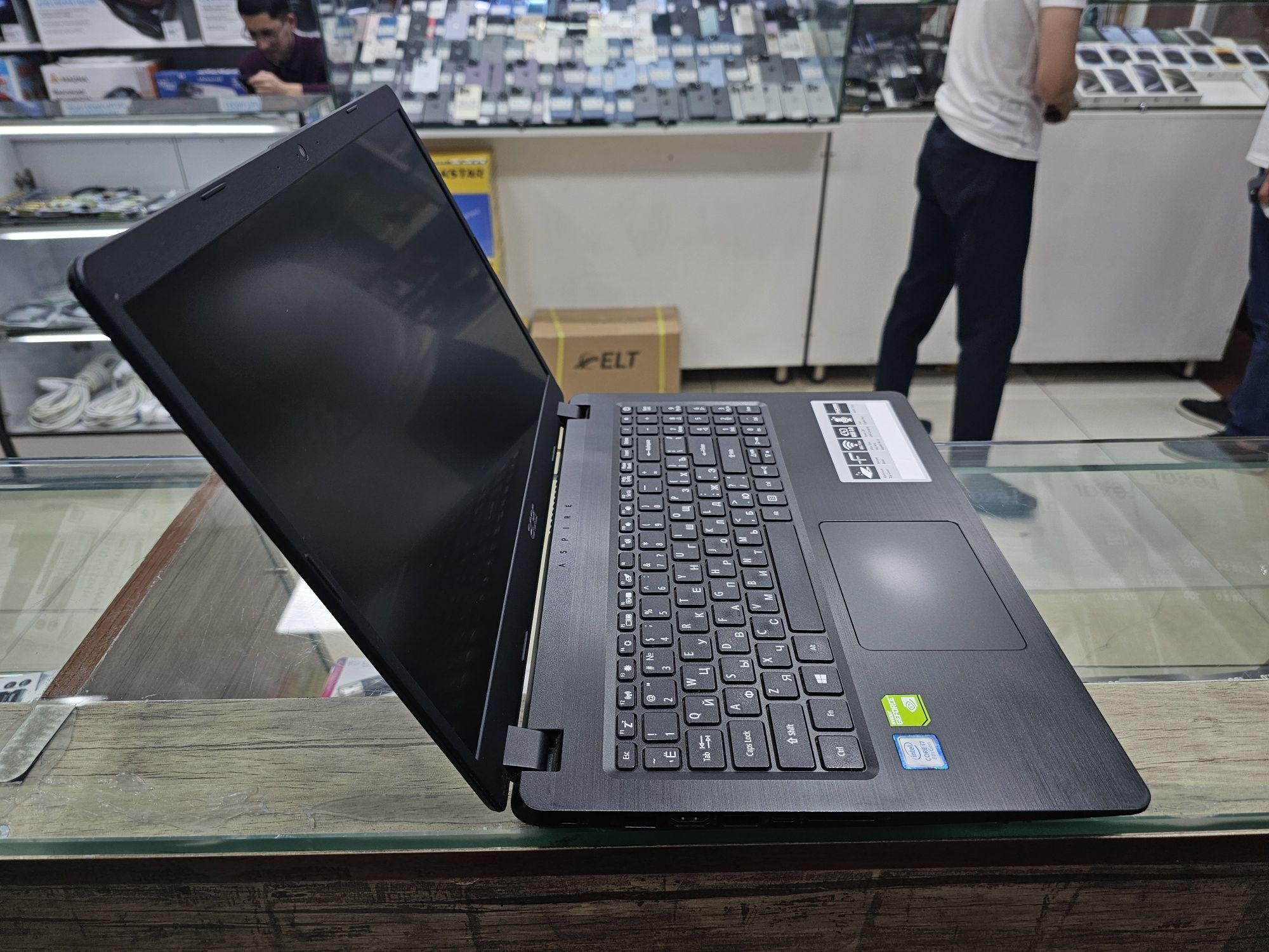 Acer A515-52 Core i7 + Nvidia