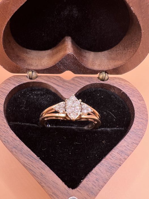 Продам золотое кольцо.