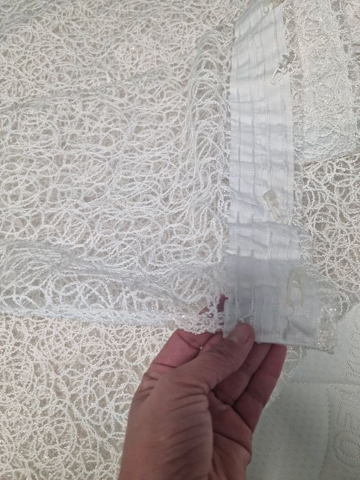 Vând perdea alba cu inserții arginti