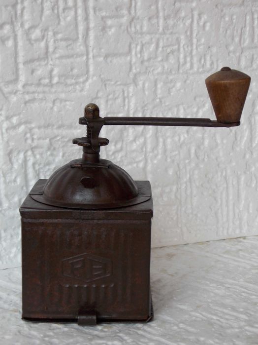 rasnita veche romaneasca,colectie,antichitati,obiecte comuniste,arta