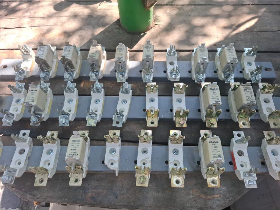 Плавкие вставки и губки для предохранителя