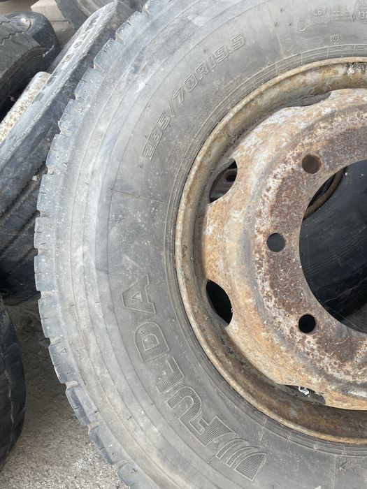 Гуми с джанти за камион 285/70/19,5