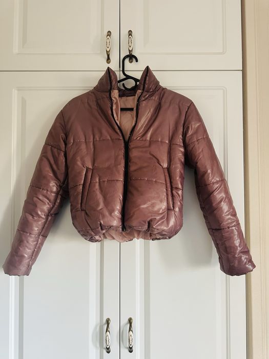 Geaca din puf si material impermeabil , calduroasa si usoara masura S