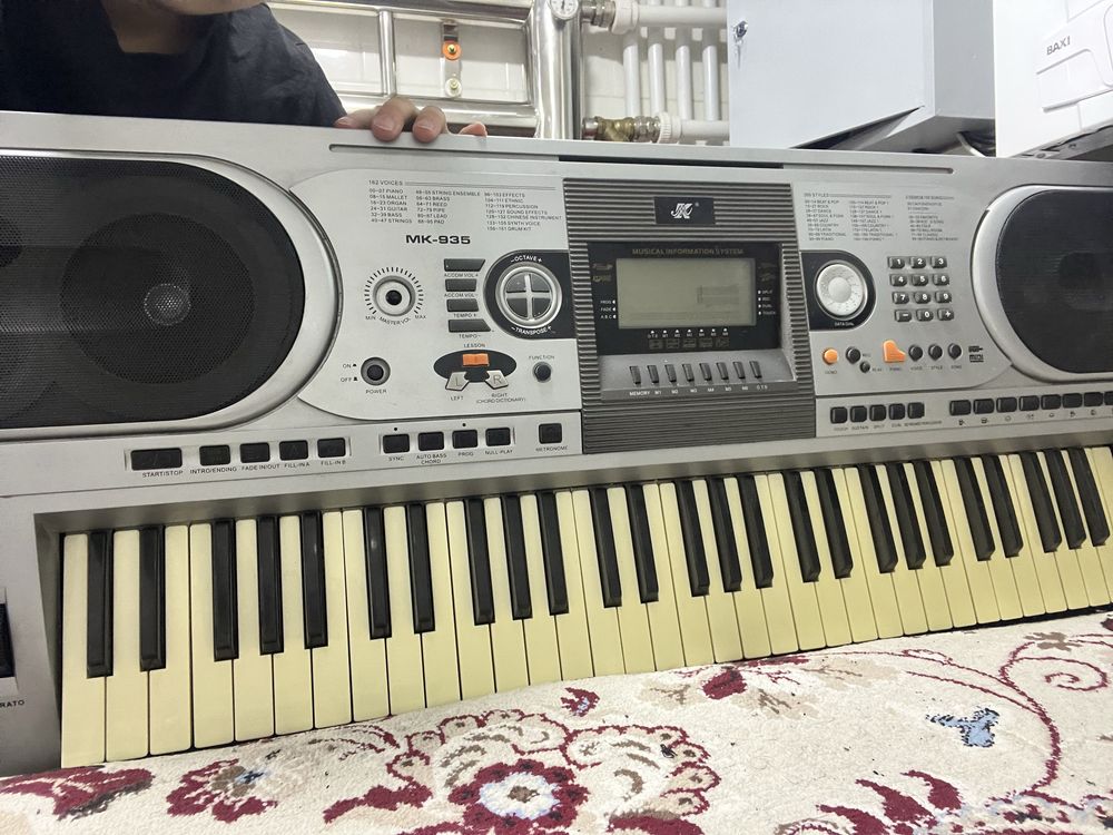 Sintezator mk935