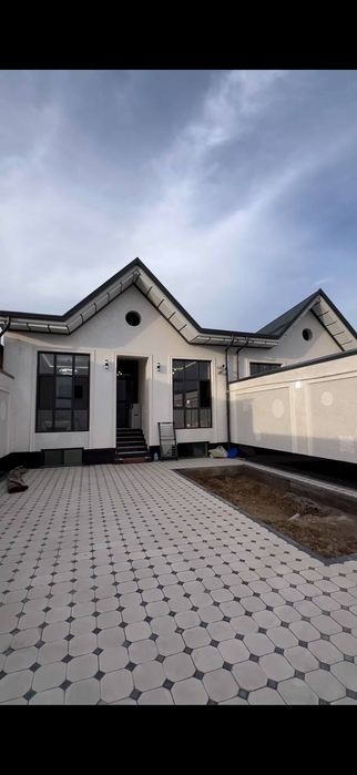 Yangi uy Orom kafe yonida sotiladi