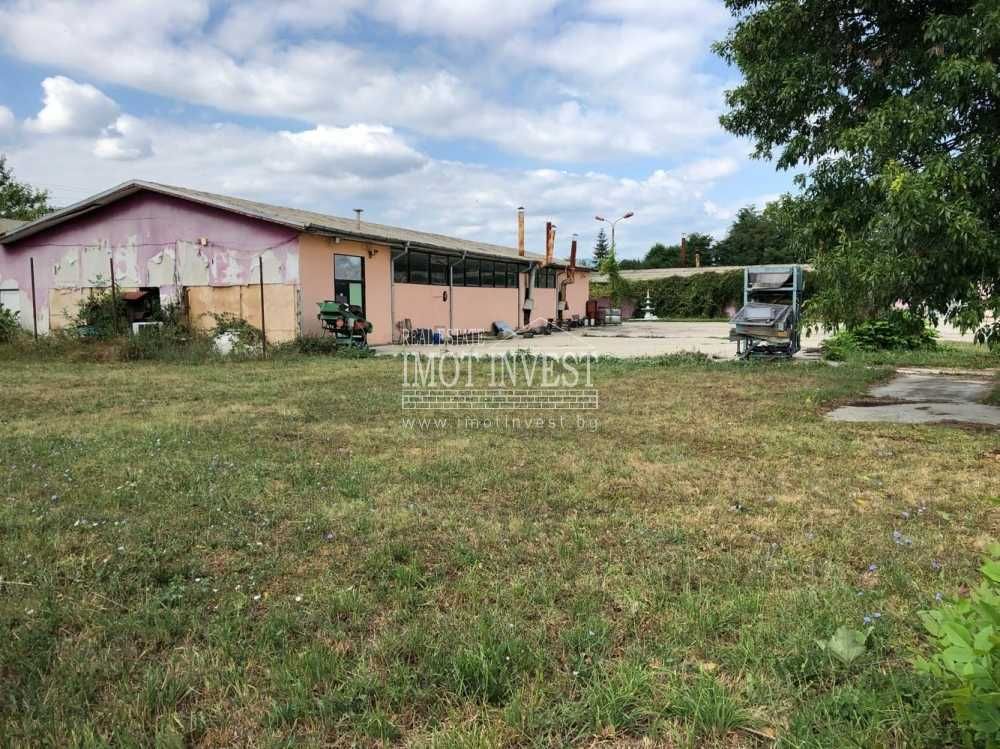 Продава се Промишлена сграда в Карлово - 900 кв.м за 167 €/кв.м - Снимка #2