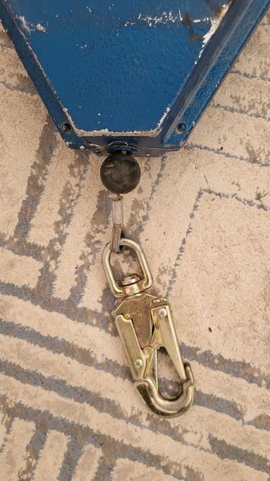 Устройство блокирующее инерционное втягивающего типа