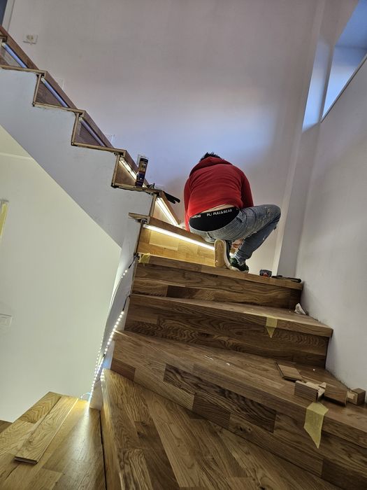 Echipa de montaj parchet