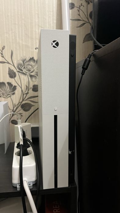 Xbox one S + TV 32”