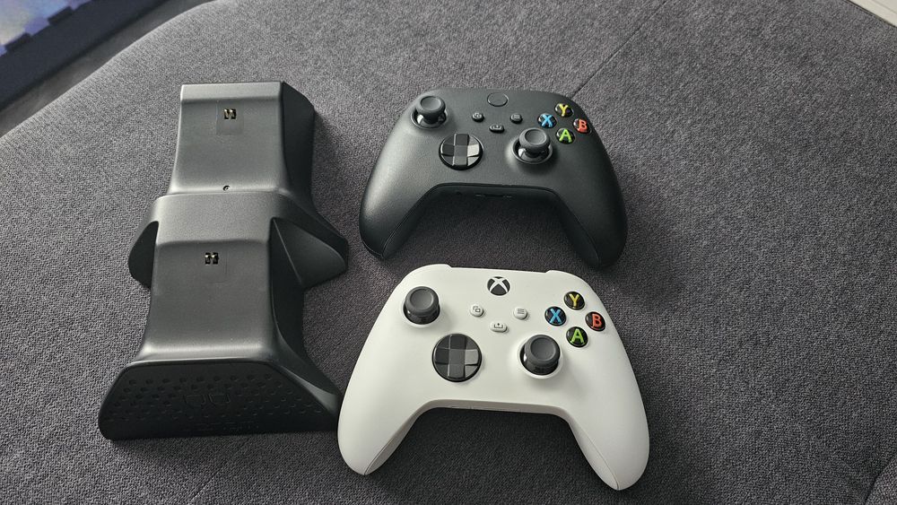 2бр Xbox (X, S) контролери+зарядна станция Venom