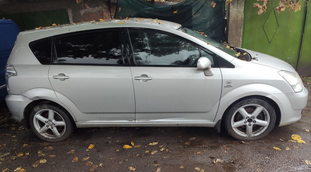 Toyota corolla verso на части