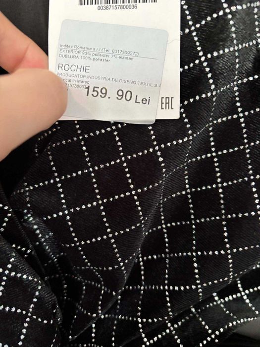 Rochie noua Zara cu decupaje laterale