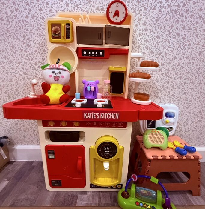 Кухня 98см светится музыка в подарок куча игрушек! 10.000