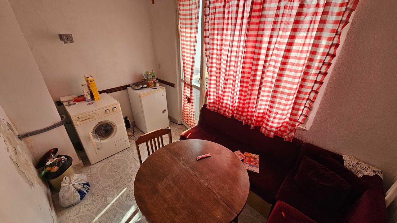 Продава се Едностаен апартамент в Разград, Орел - 47 кв.м за 923 €/кв.м - Снимка #3