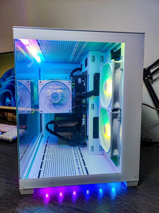 Нов! Ryzen 7 5700X, RX 9060 XT 16GB, 32GB RAM, 1TB SSD NVMe