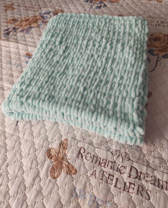 Ръчно плетено бебешко одеяло
