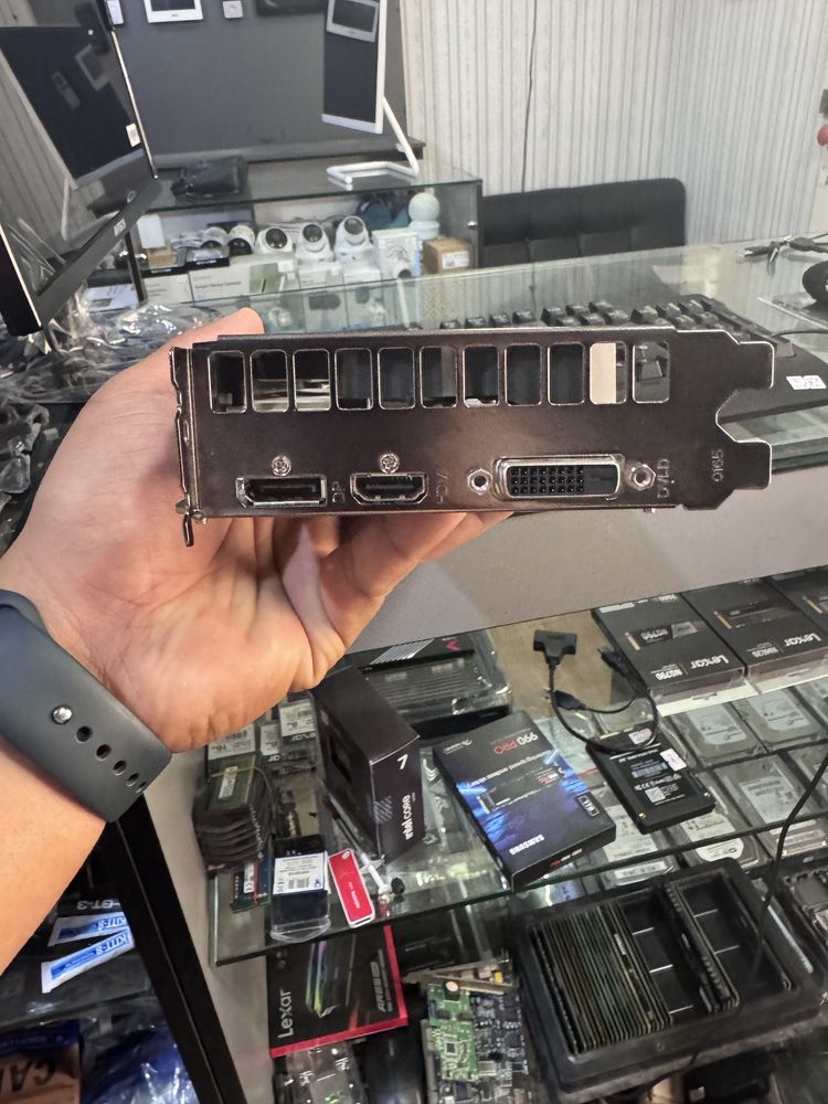 Sis gtx 1660 super  6gb 192bit ddr6   Holati zor