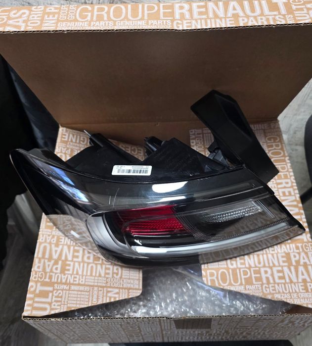 Stop stanga Renault Arkana Hibrid 2023-2025