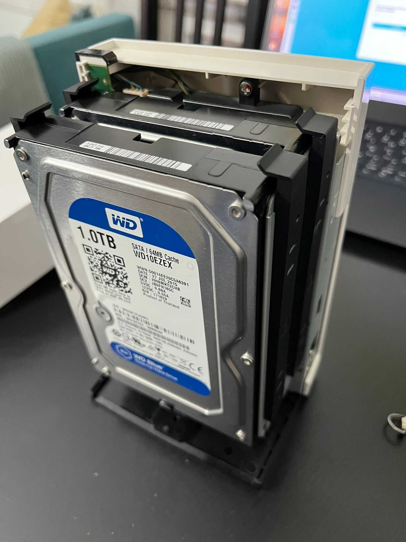 NAS QNAP TS-228 cu doua HDD WD de cate 1TB