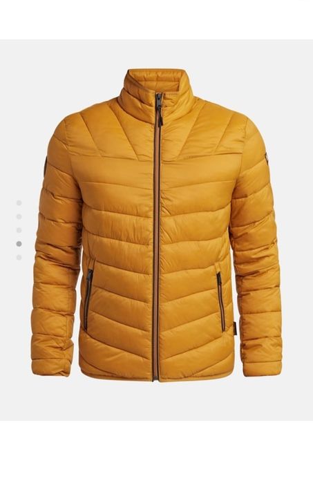 Geaca Napapijri, noua cu eticheta