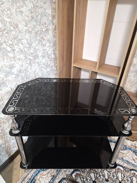 Продам тумбу под ТВ