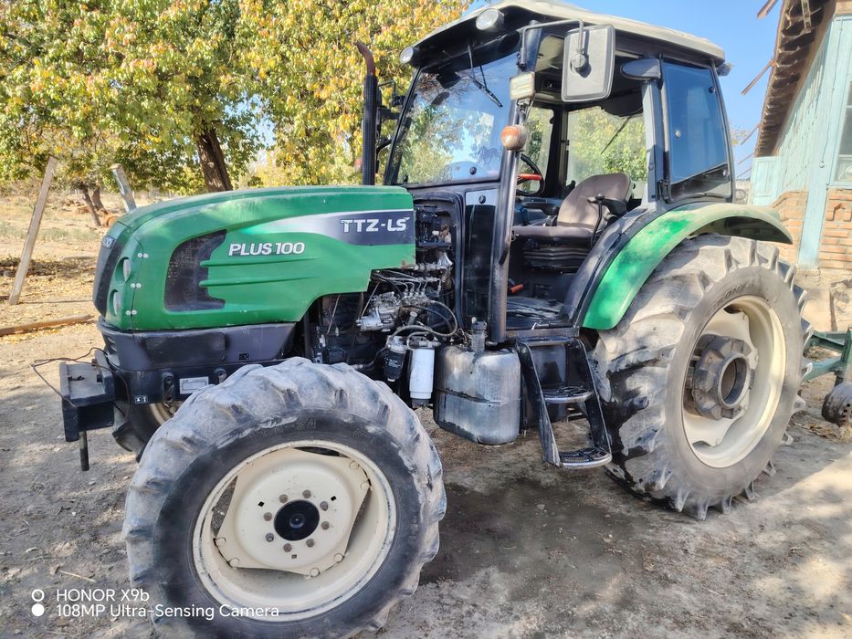 Ls plus 100 traktori sotuvda
