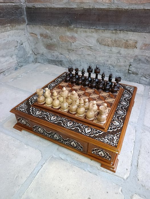 Shaxmat Шахматы 40×40 sm YONGʻOQ daraxtidan yasalgan