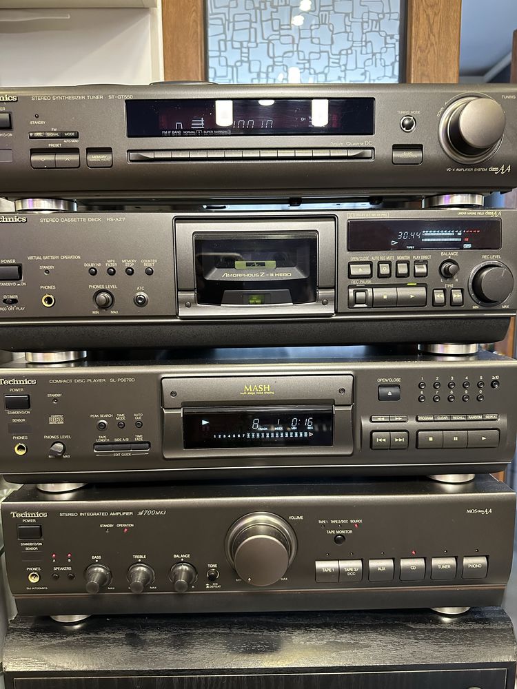 Linie Technics cu boxe impecabila cu telecomenzi