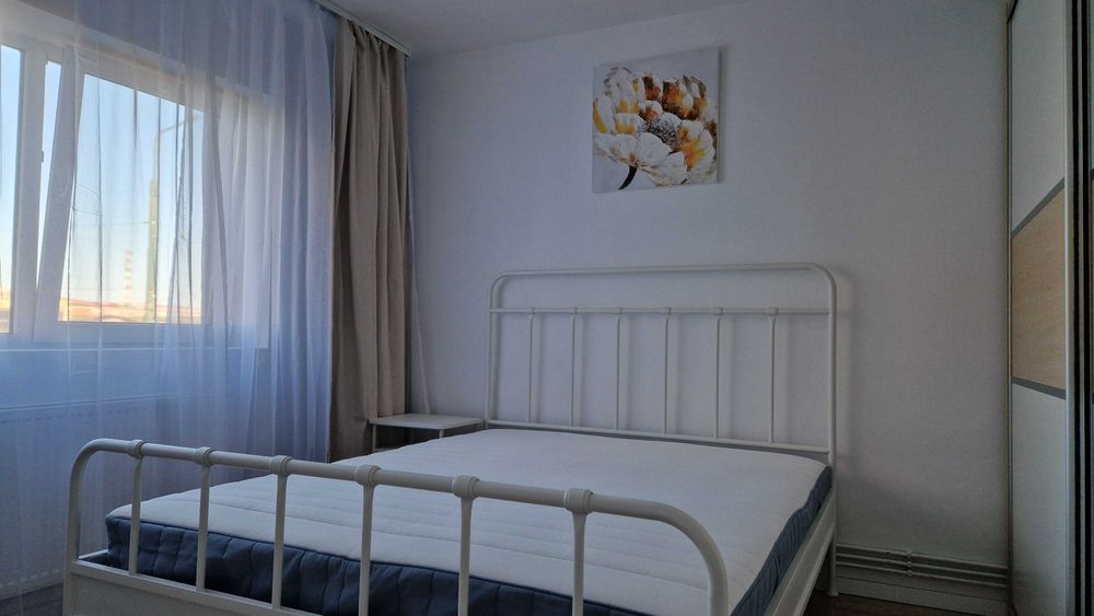 Inchiriez Apartament 4 camere decomandat  etaj 1  Zona Olimpia