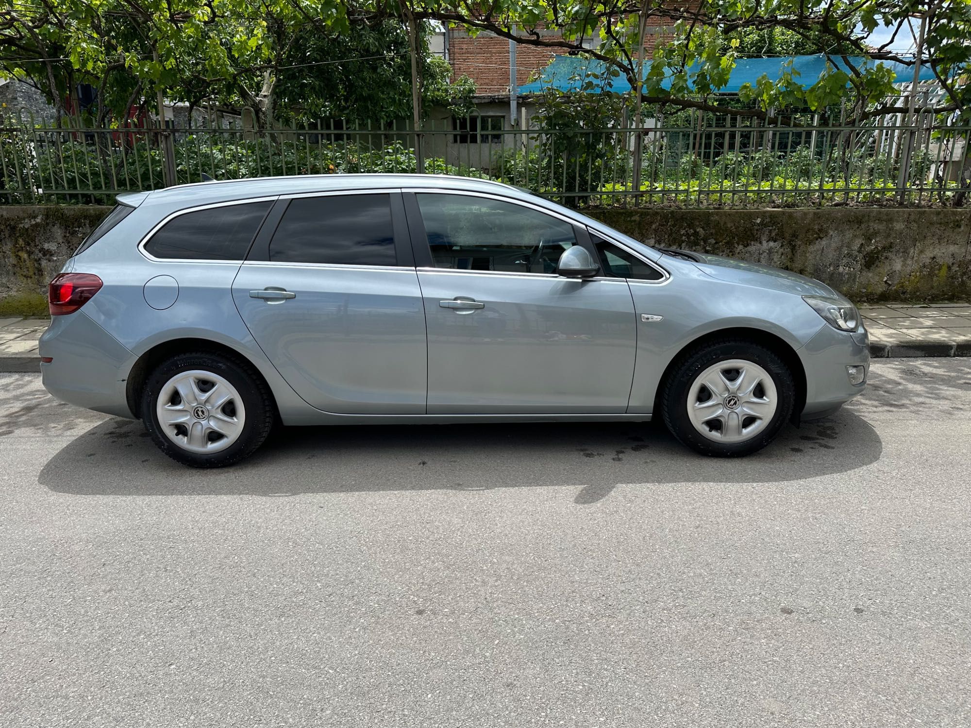 Опел Астра Opel Astra 2011